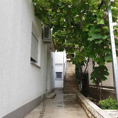 Apartment Bratusa