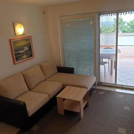 Apartment Bratusa