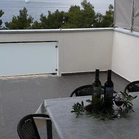 Bratusa Apartament *