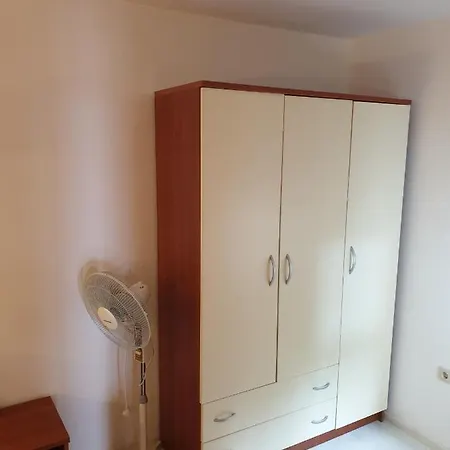 Bratusa Apartament *