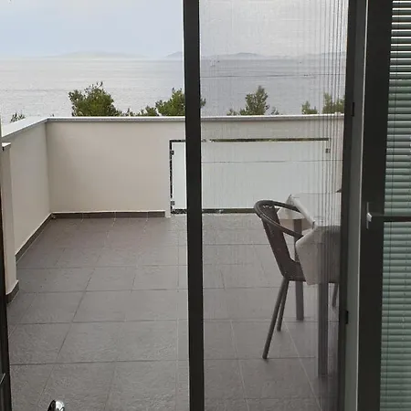 Bratusa Apartment *